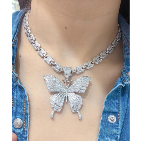 Butterfly on G Link Chain